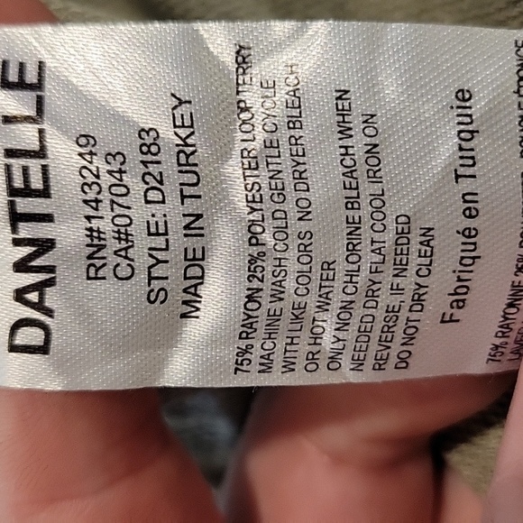 DANTELLE Large green camouflage long sleeve tee shirt. High front low back. - Picture 5 of 5